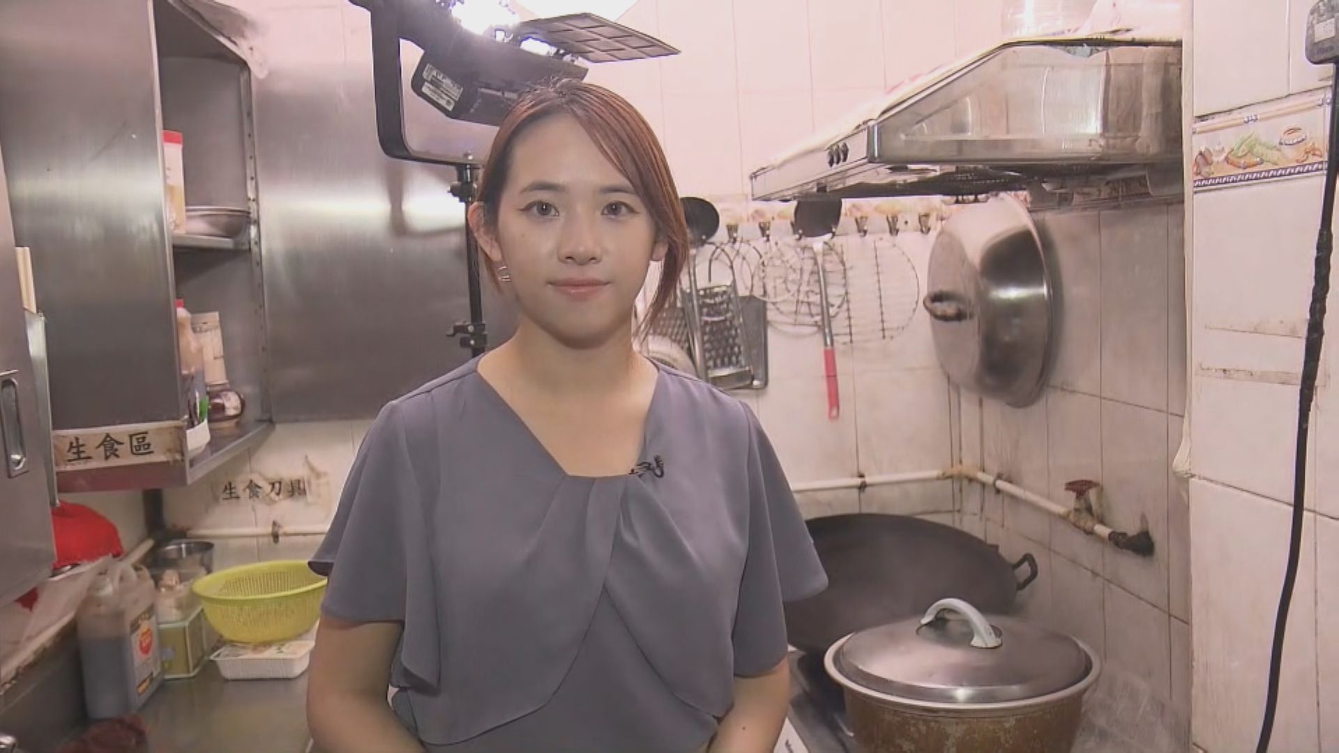 益豐大廈直擊｜部分座數仍未恢復供電　安老院向本台攝製隊借燈照明煮食