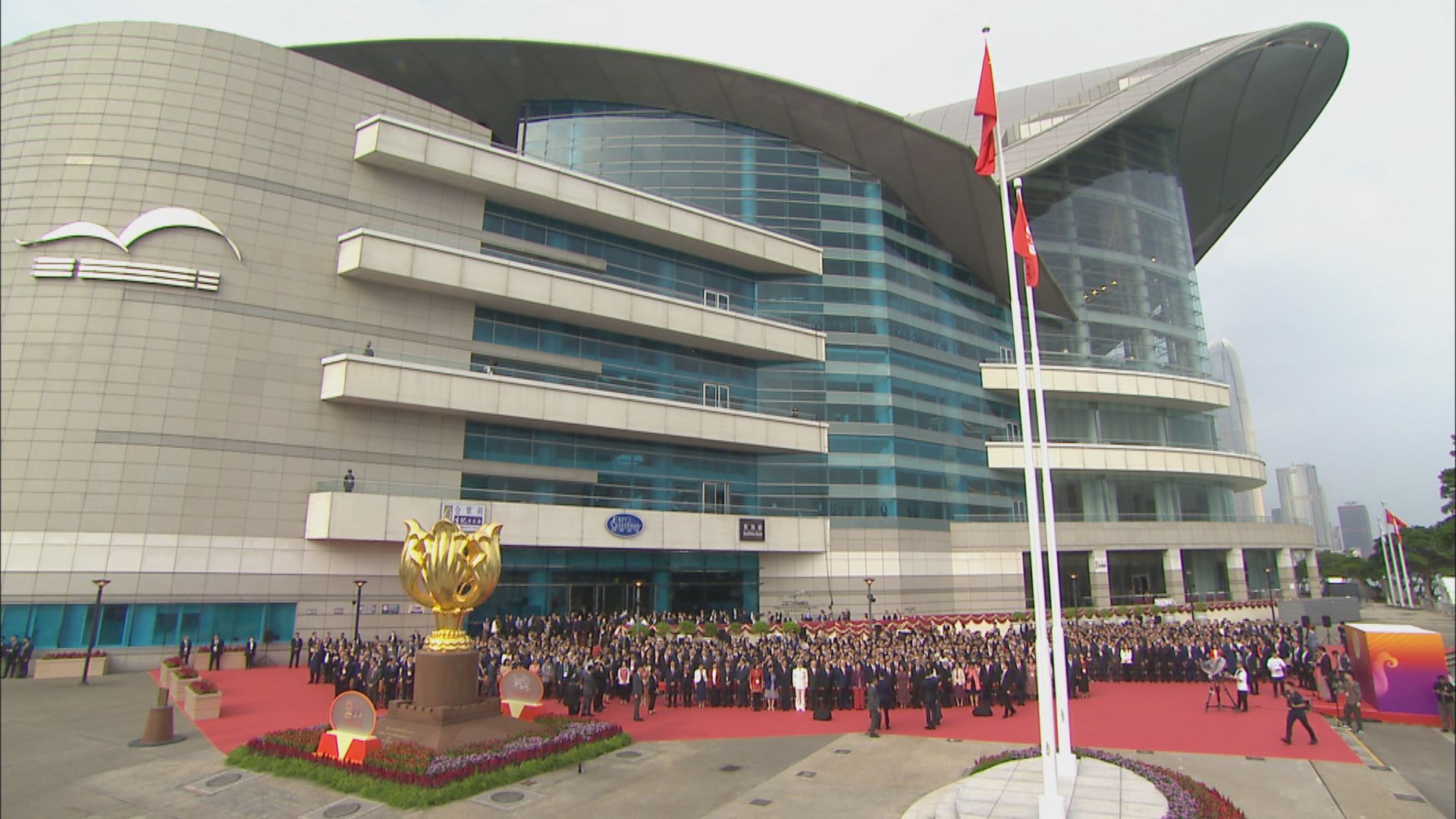 特區政府及中央駐港機構舉行國慶升旗儀式
