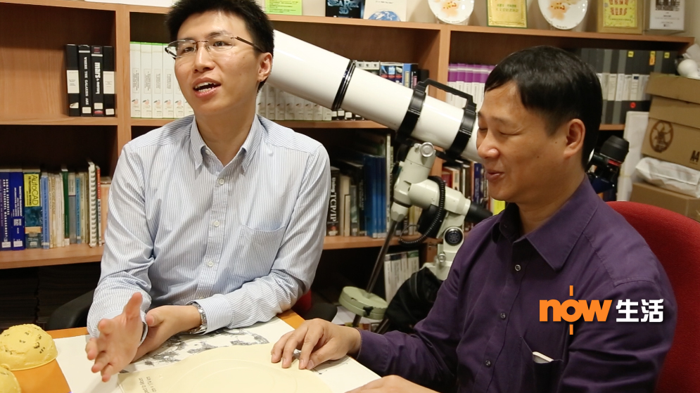 有份協辦的太空館助理館長陳俊霖（左）表示要學習天文知識，不一定要肉眼觀看。