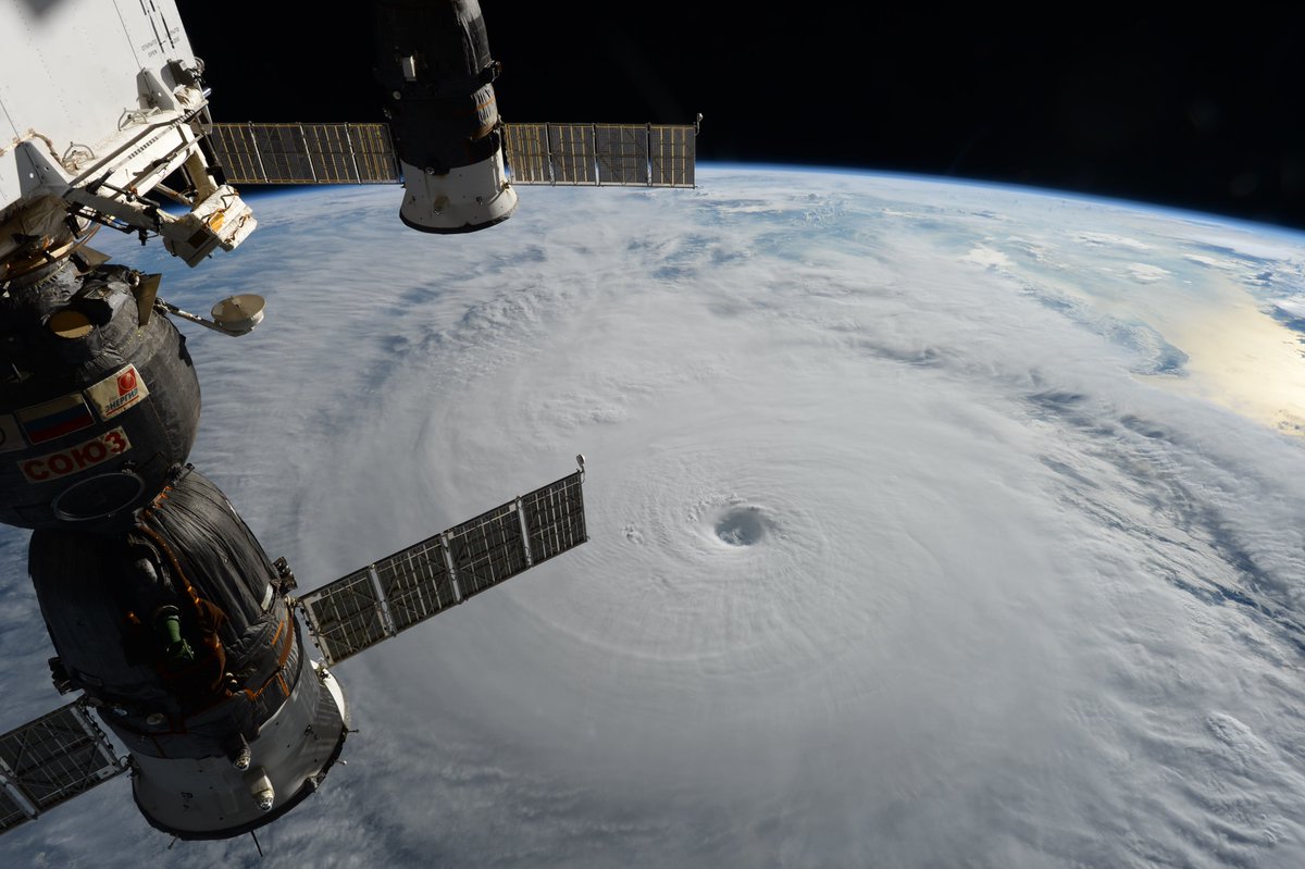 〈好型〉日本太空人拍下颱風暹芭風眼