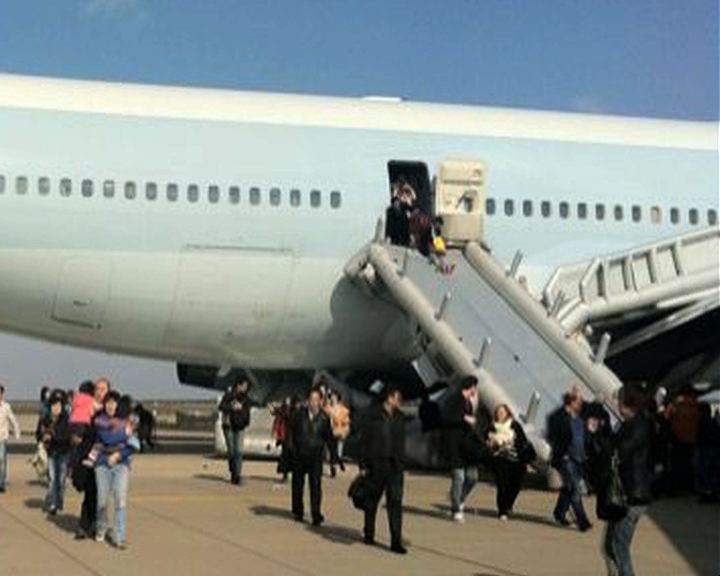 
國泰客機冒煙八人逃生時受傷