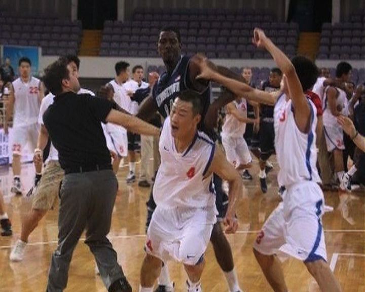 
中美籃球友誼賽兩隊大打出手