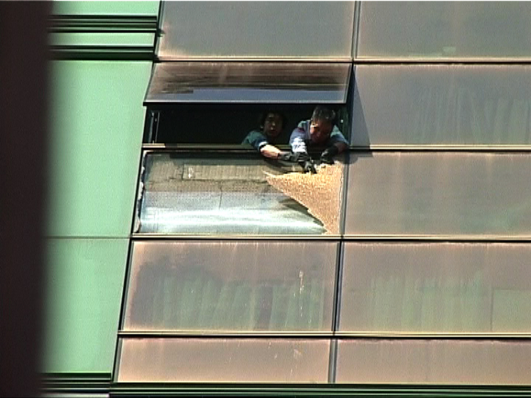 
西環有酒店玻璃幕牆爆裂無人傷