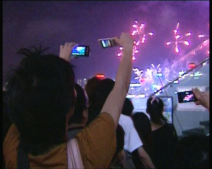 
國慶煙花匯演無受天氣不穩定影響