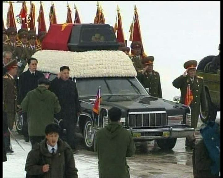
金正恩率親屬高層送別金正日