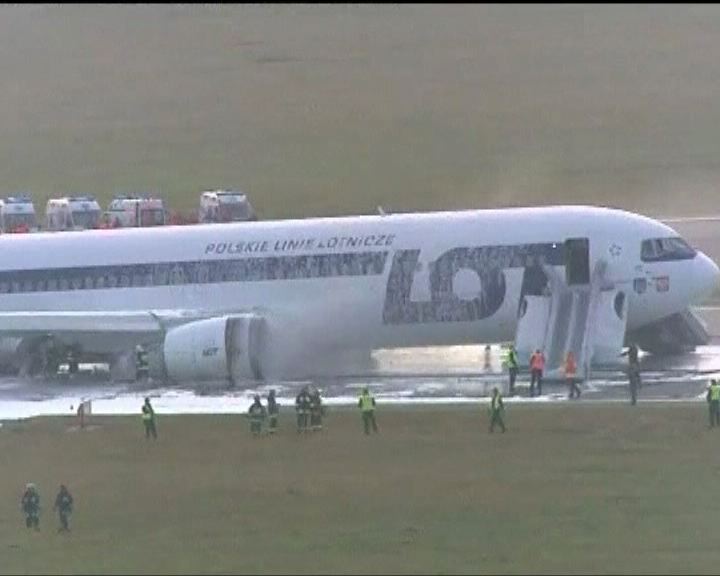 
波蘭客機起落架故障急降機場