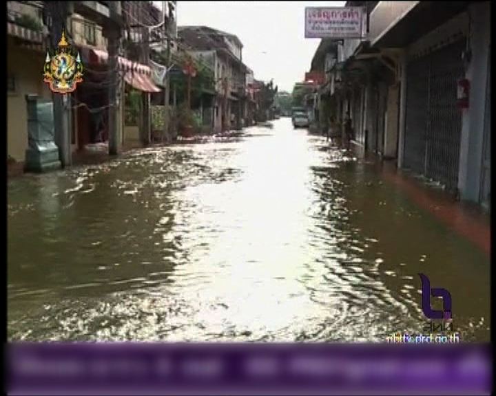 
泰國面臨洪水及大潮夾擊