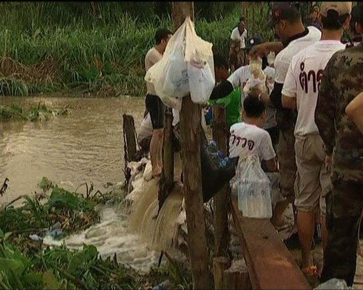 
泰國湄南河水位開始回落但洪水未退