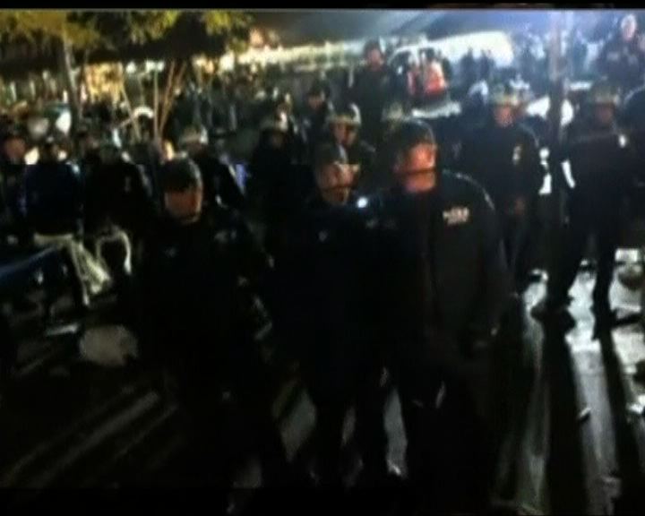 
紐約警方拘捕逾七十名示威者