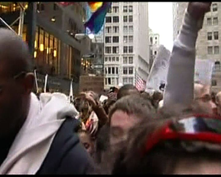 
紐約示威者遊行到華爾街