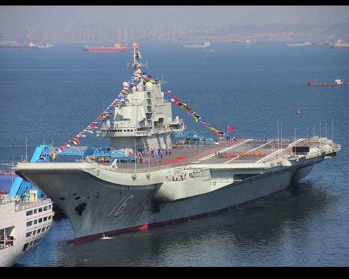 
中國首艘航母舉行交付儀式