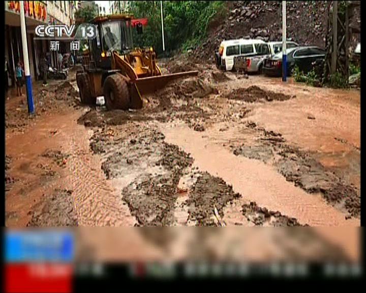 
雲南地震災區暴雨影響救災