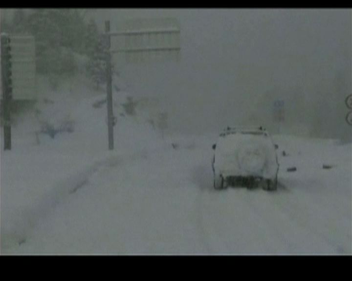 
新疆持續下暴雪逾萬人受災