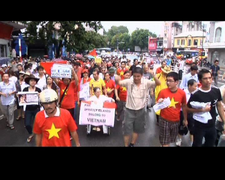 
越南示威反對中國企業南海招標