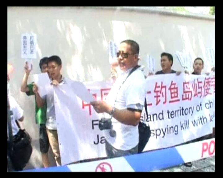 
上海日本領事館數十人示威