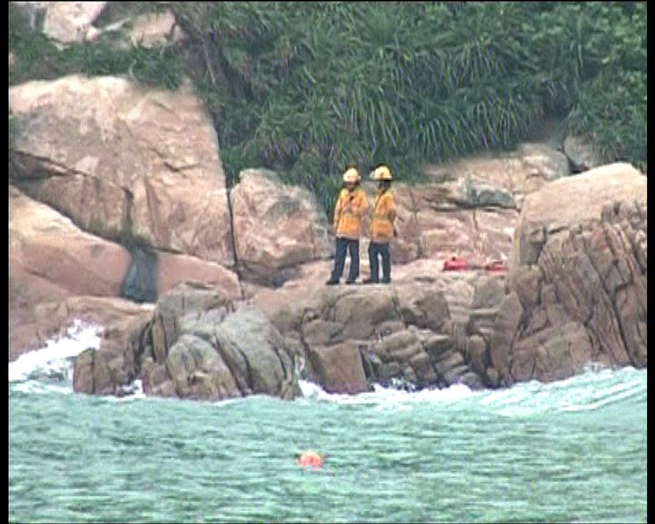 
石澳兩名青年疑被大浪捲走失蹤