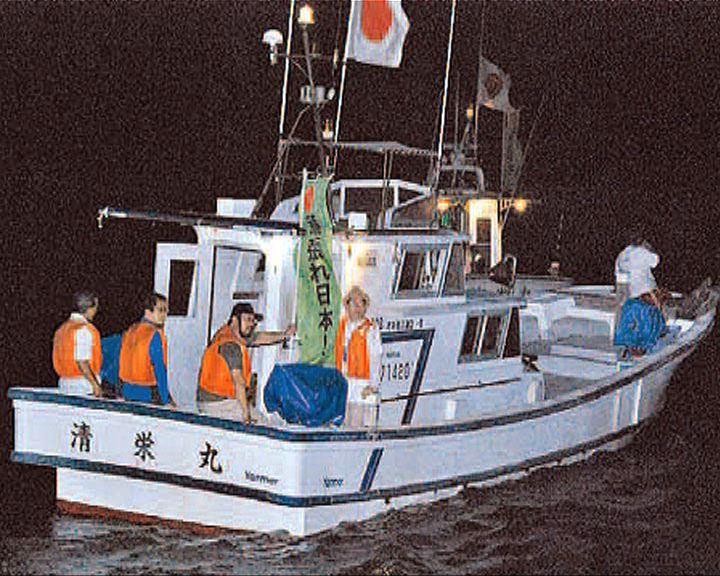 
日本議員在釣魚島釣魚宣示主權