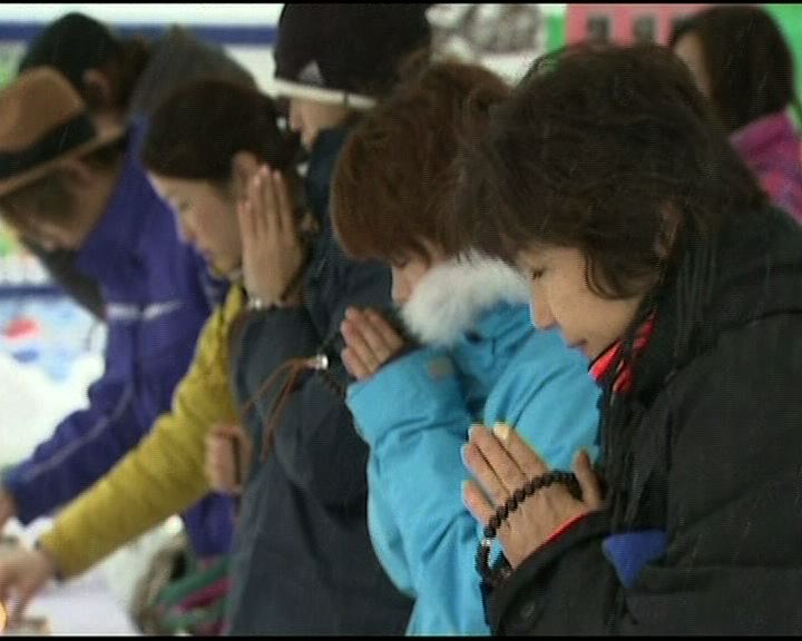 
日本民眾悼念地震死難者