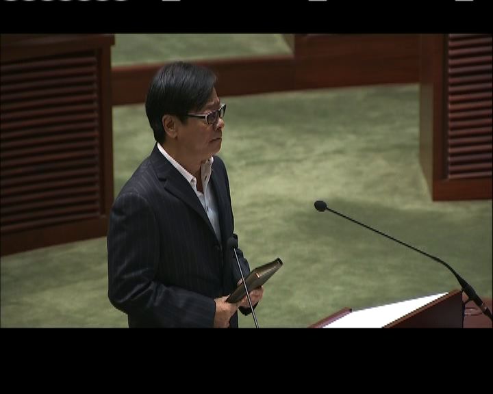 
黃毓民再次宣誓就任立法會議員