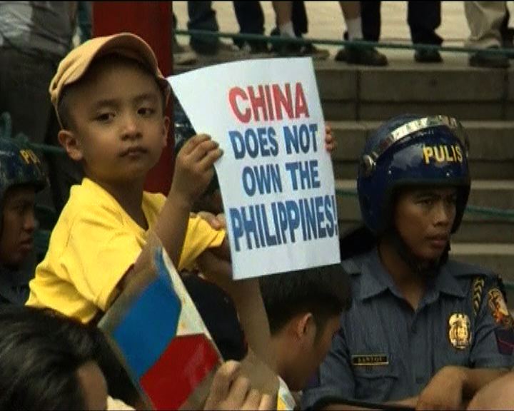 
菲律賓民眾中國大使館外示威