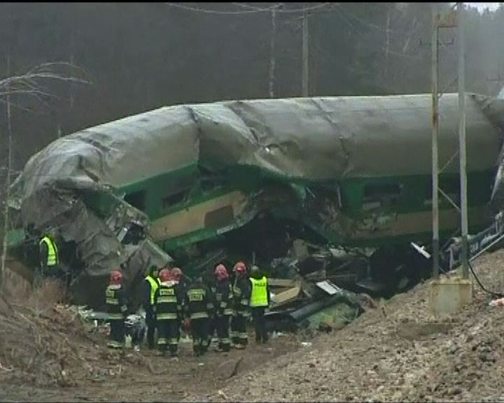 
波蘭火車相撞事故釀16死