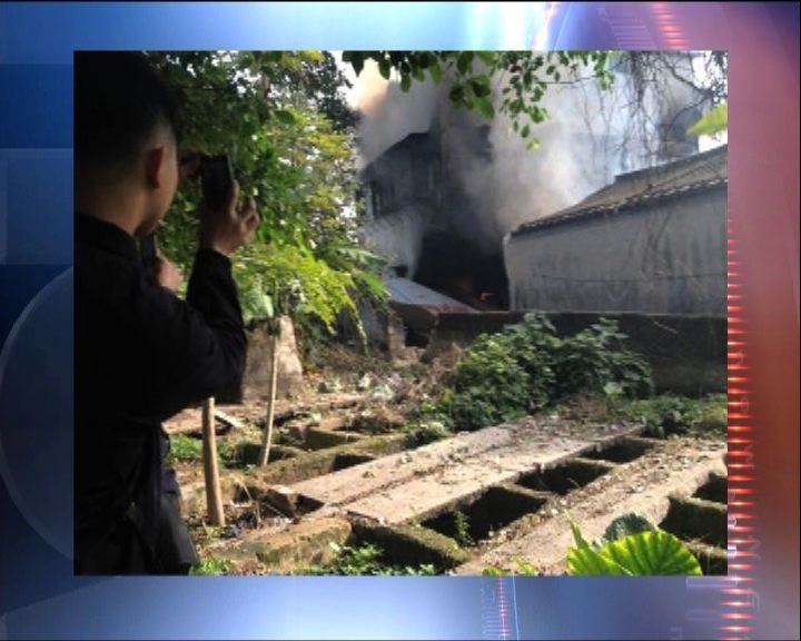 
汕頭軍用飛機撞向民居四人被困