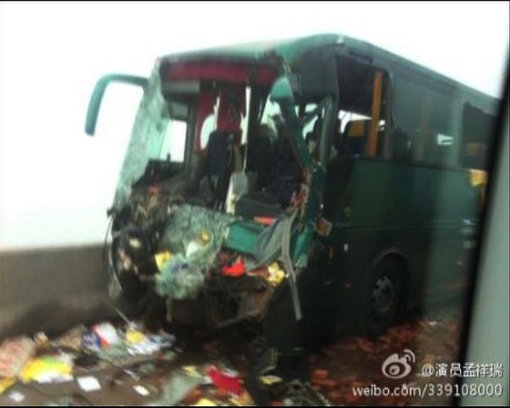 
江門市旅遊巴車禍約30港人傷