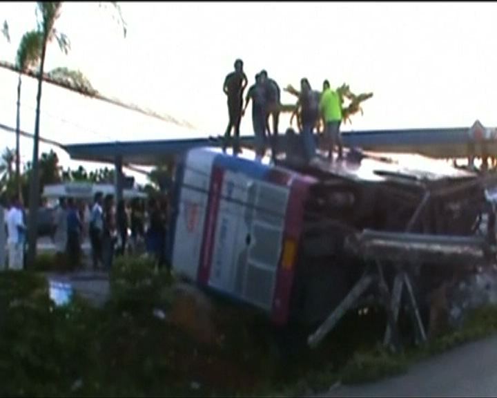 
泰國南部旅遊巴事故10人死亡