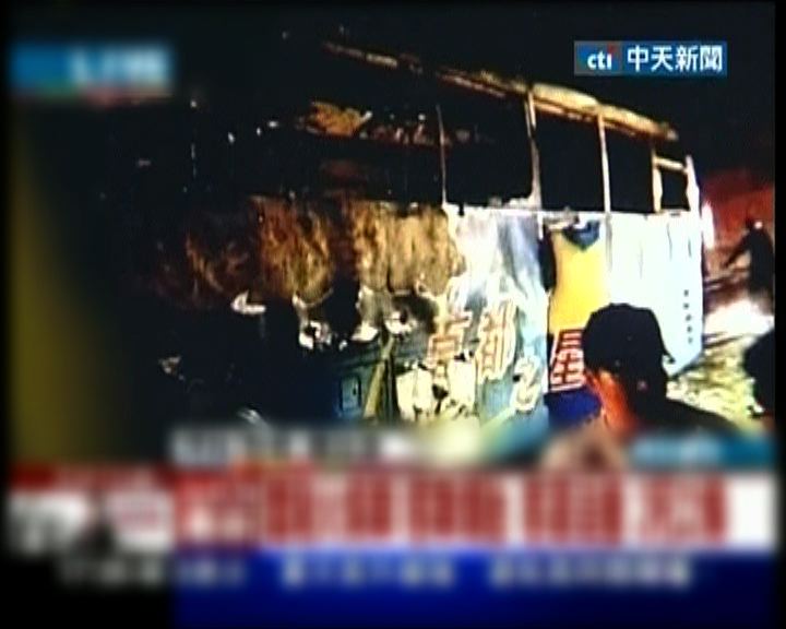 
台灣雪隧車禍逾三百人一度被困