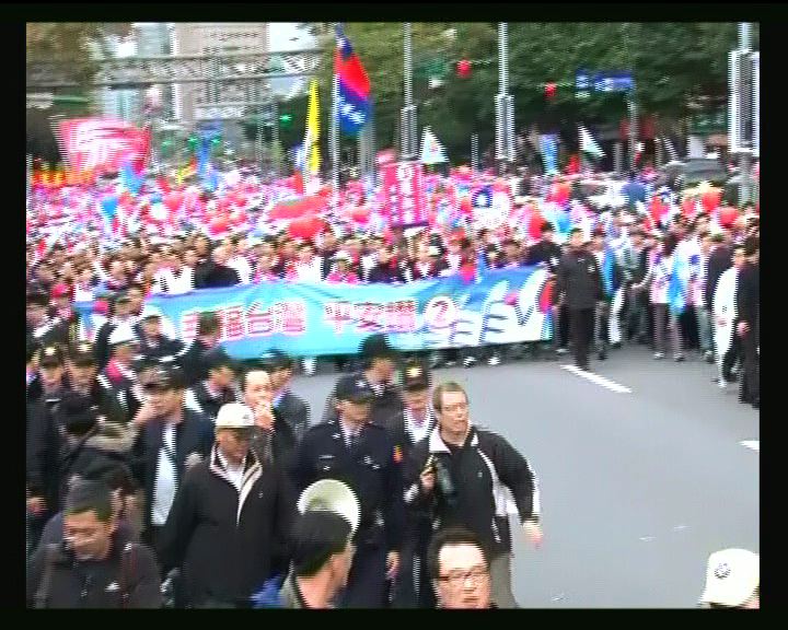
馬英九在台北率民眾遊行造勢