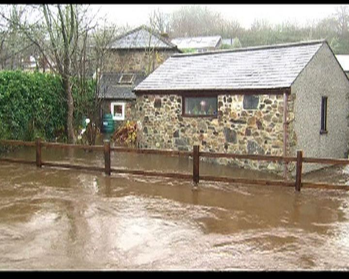 
英國西南部暴雨導致廣泛水浸