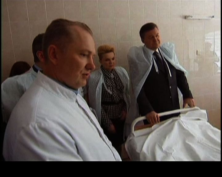 
烏國總統探望連環爆炸案傷者