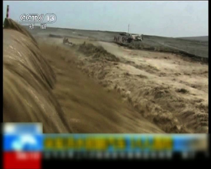 
新疆客貨車遇山洪暴發最少8死