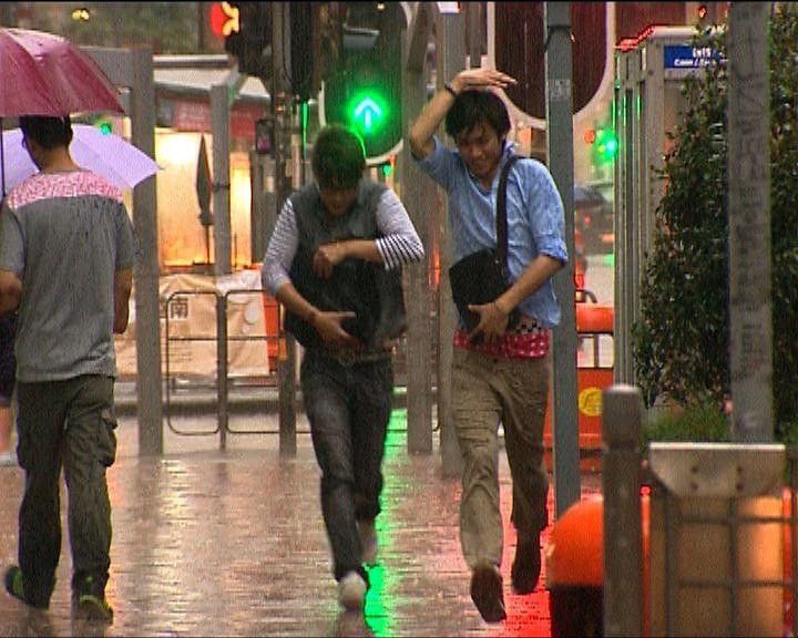 
預料本港會有驟雨及狂風雷暴