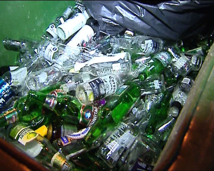 
環境局研究立法強制回收玻璃樽