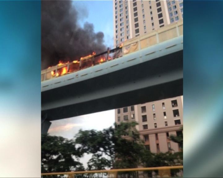 
廈門公交車高架橋上起火爆炸