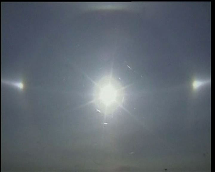 
內蒙赤峰天上出現三個太陽