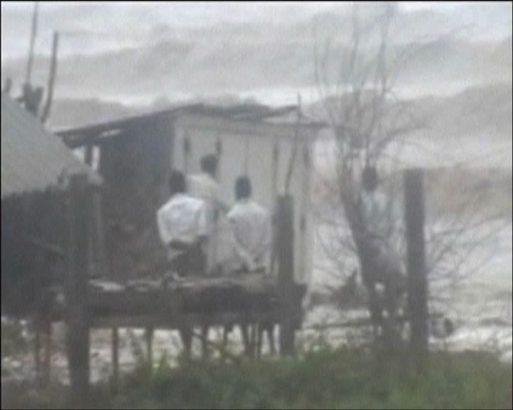 
特強風暴逼近印度東五十萬人需疏散