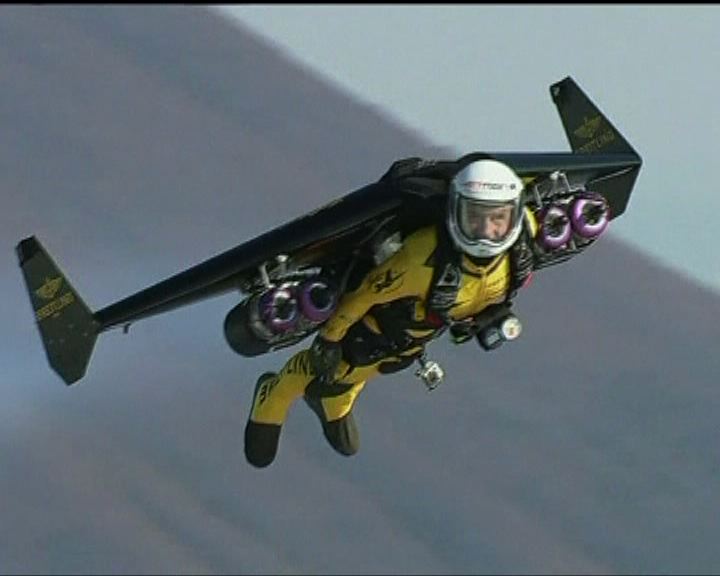 
噴射飛人完成富士山飛行壯舉