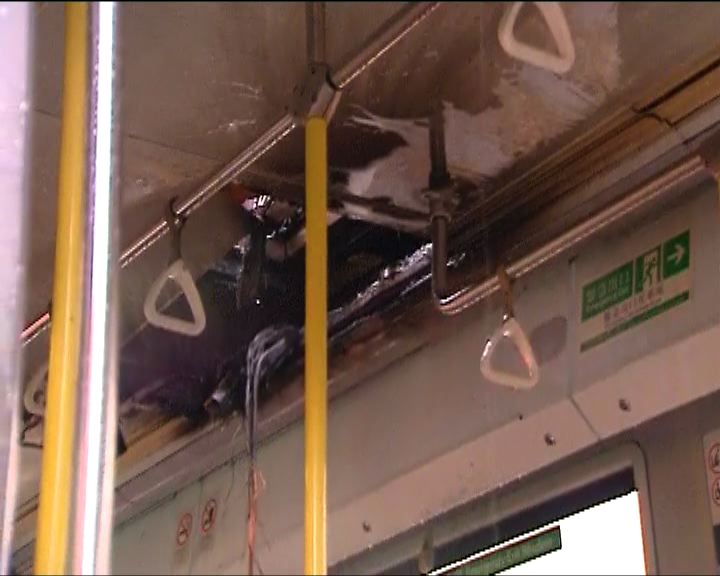 
輕鐵車廂冷氣糟突起火 160人疏散