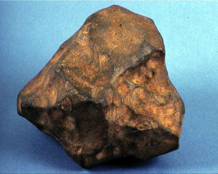 
隕石穿越大氣層形成流星