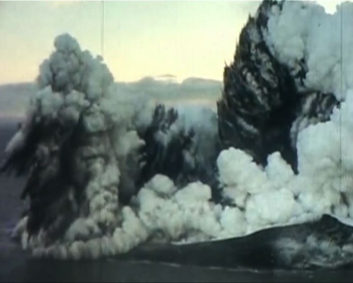 
冰島火山島誕生2年現生機