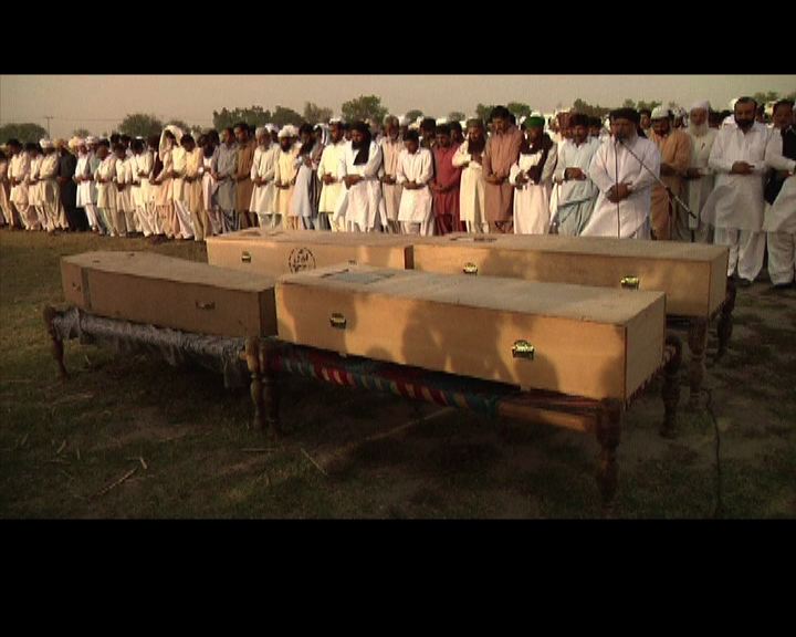 
巴基斯坦校巴爆炸死亡學生舉殯