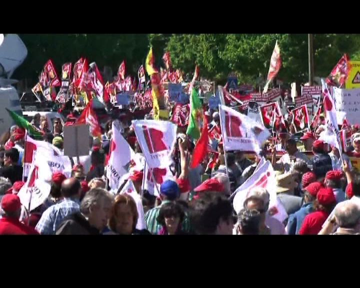 
葡萄牙萬人示威反緊縮措施