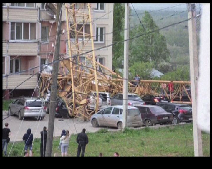 
俄羅斯地盤天秤倒塌壓毀民居