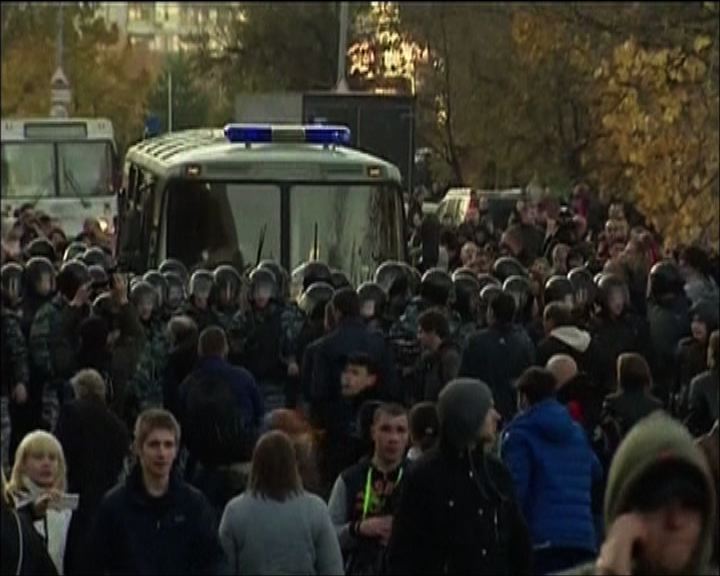 
俄反新移民示威觸發騷亂