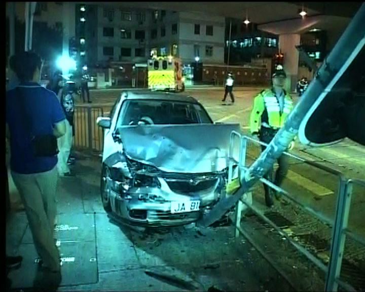 
九龍城兩車相撞三人受傷