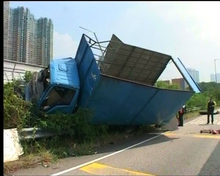 
西九公路車禍 警拘不顧而去司機