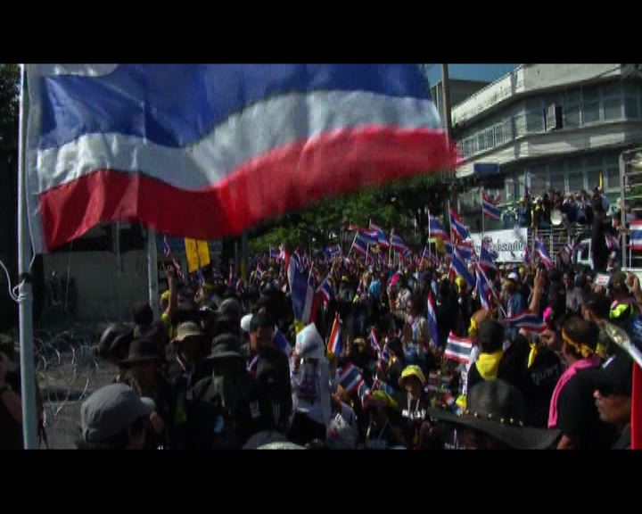 
曼谷大規模示威促總理英祿下台