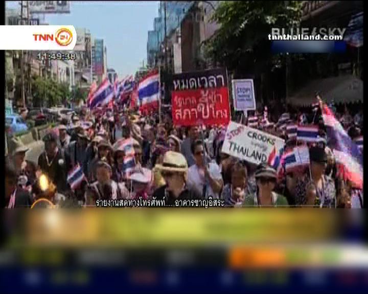 
泰國反政府示威者湧到陸軍總部